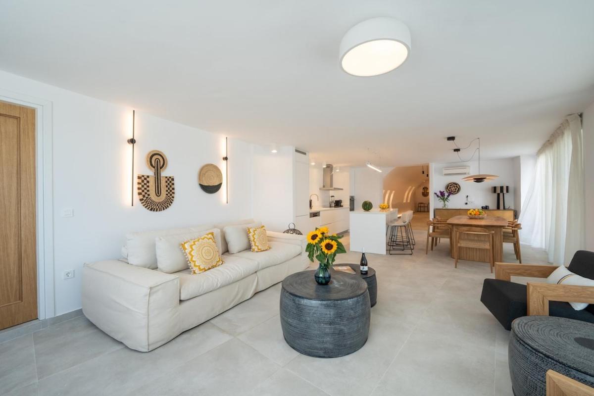 Manhattan By Mykonos Mood